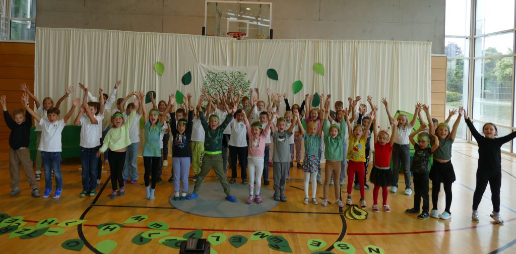 alle Schüler singen